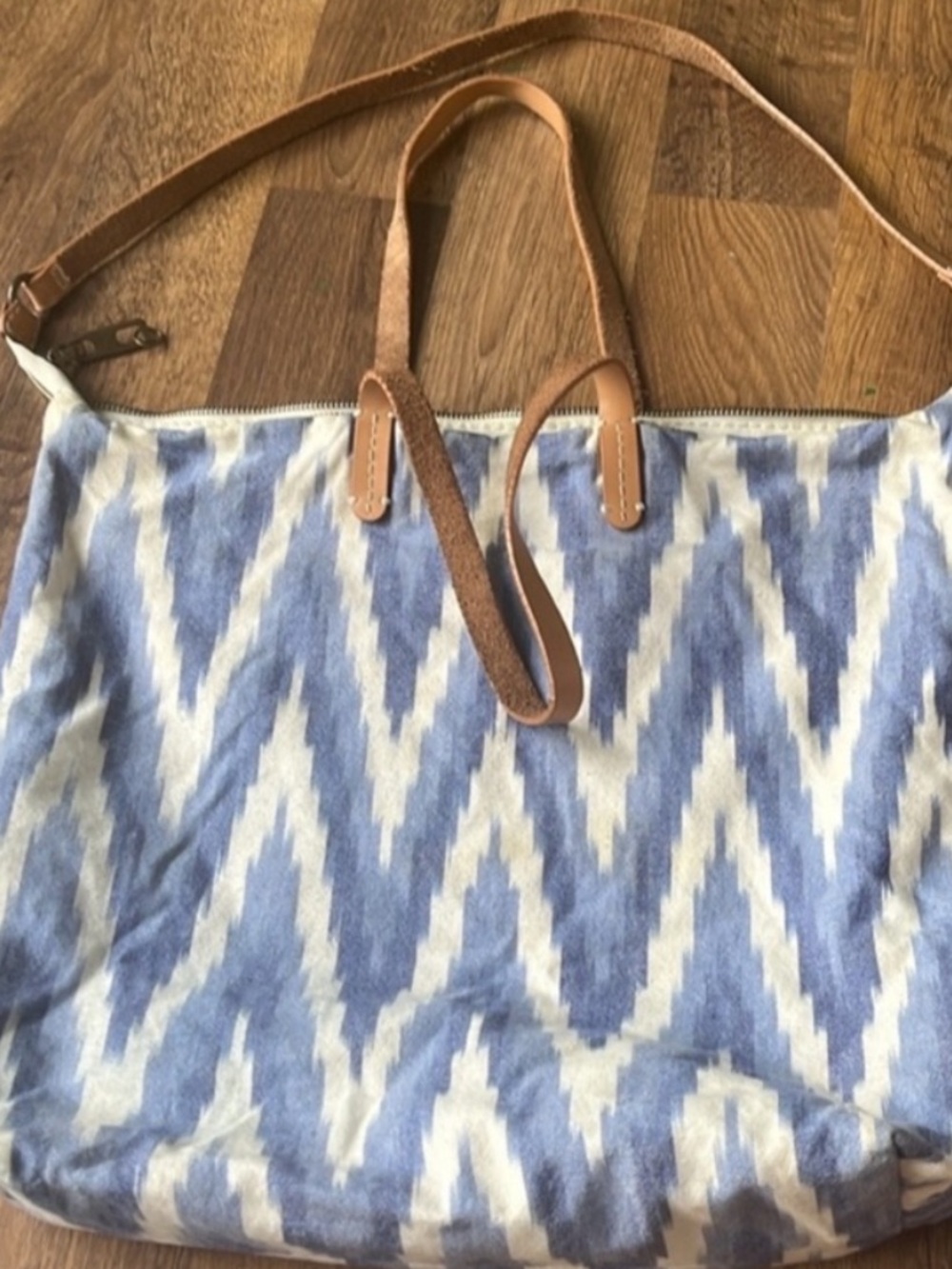 GAP Tote Bag Cotton Ikat Print Leather Handles Zip Close Blue Cream